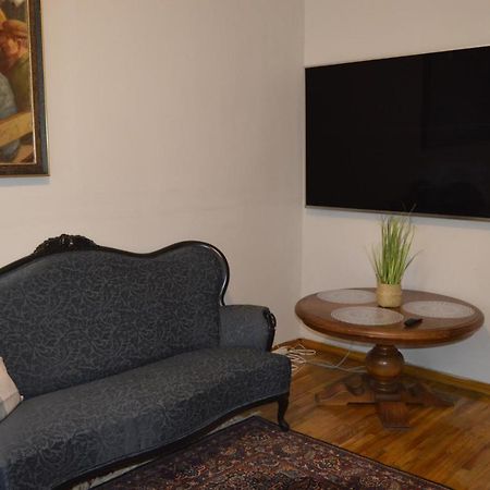 Unique Spacious Classic 3 Bedroom Midtown Apartment ! Billiard Room ! Riga Eksteriør billede