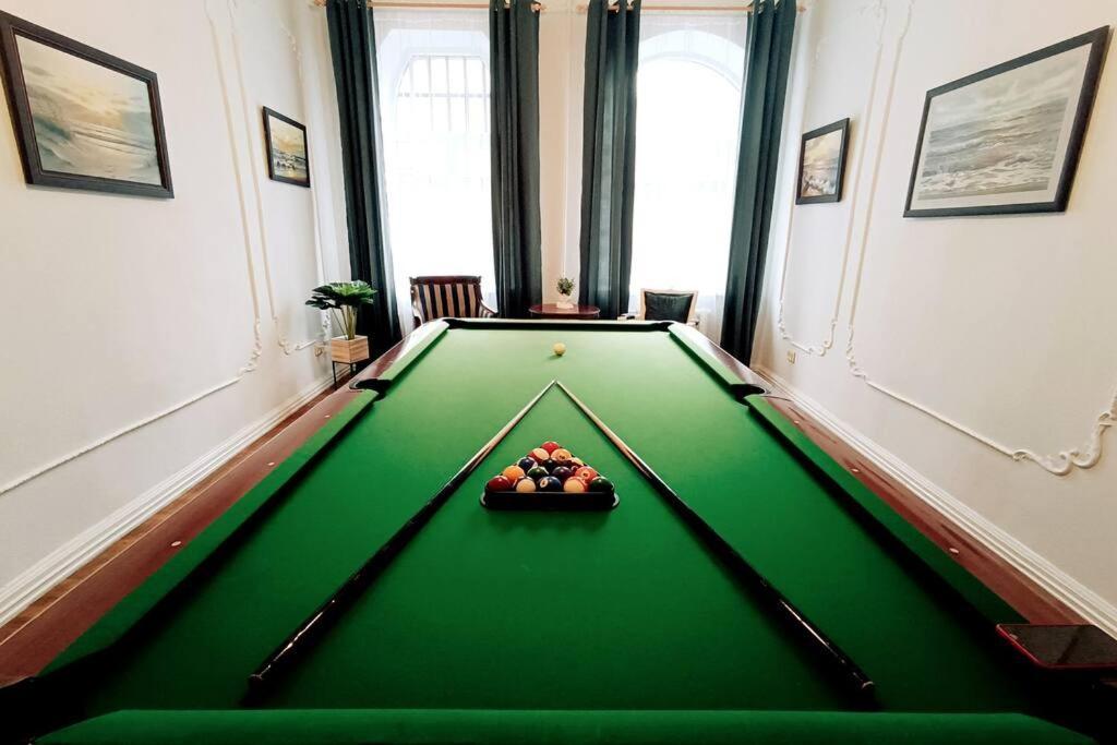 Unique Spacious Classic 3 Bedroom Midtown Apartment ! Billiard Room ! Riga Eksteriør billede