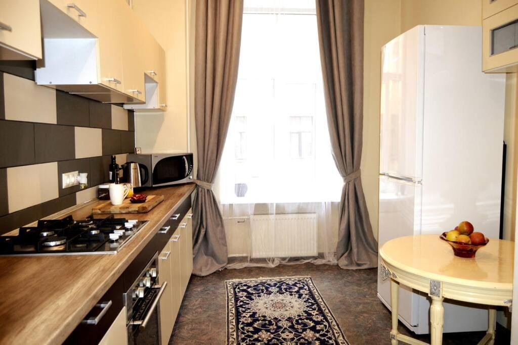 Unique Spacious Classic 3 Bedroom Midtown Apartment ! Billiard Room ! Riga Eksteriør billede