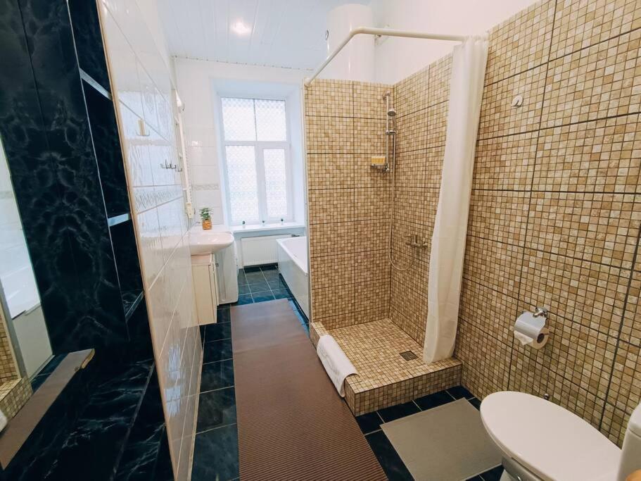 Unique Spacious Classic 3 Bedroom Midtown Apartment ! Billiard Room ! Riga Eksteriør billede