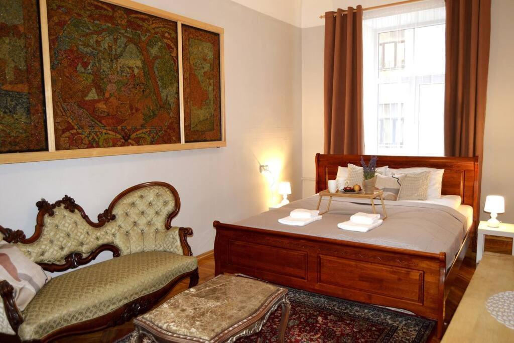 Unique Spacious Classic 3 Bedroom Midtown Apartment ! Billiard Room ! Riga Eksteriør billede