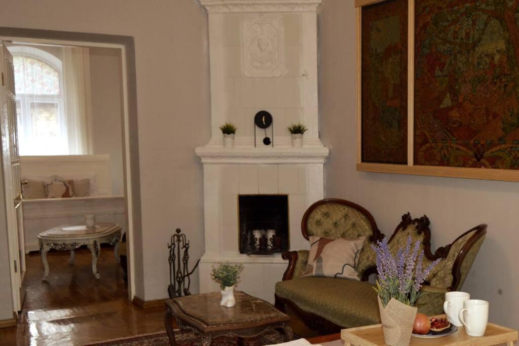 Unique Spacious Classic 3 Bedroom Midtown Apartment ! Billiard Room ! Riga Eksteriør billede