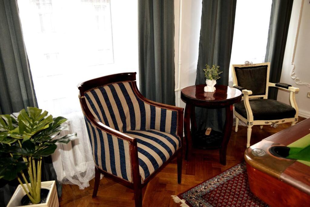 Unique Spacious Classic 3 Bedroom Midtown Apartment ! Billiard Room ! Riga Eksteriør billede