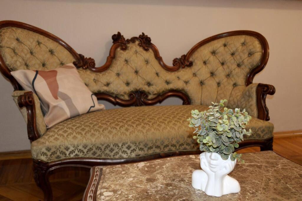 Unique Spacious Classic 3 Bedroom Midtown Apartment ! Billiard Room ! Riga Eksteriør billede