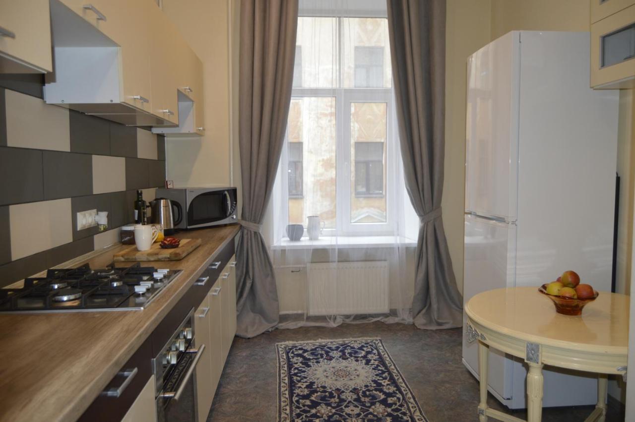 Unique Spacious Classic 3 Bedroom Midtown Apartment ! Billiard Room ! Riga Eksteriør billede