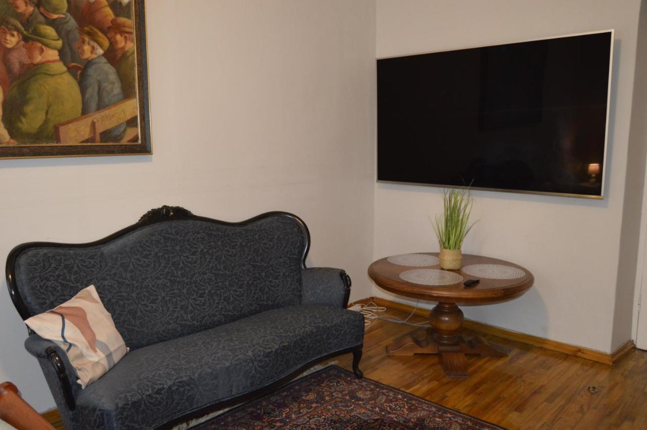 Unique Spacious Classic 3 Bedroom Midtown Apartment ! Billiard Room ! Riga Eksteriør billede