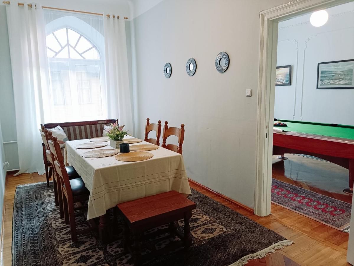 Unique Spacious Classic 3 Bedroom Midtown Apartment ! Billiard Room ! Riga Eksteriør billede