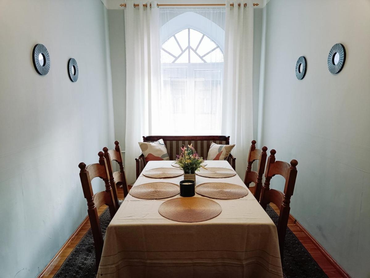 Unique Spacious Classic 3 Bedroom Midtown Apartment ! Billiard Room ! Riga Eksteriør billede